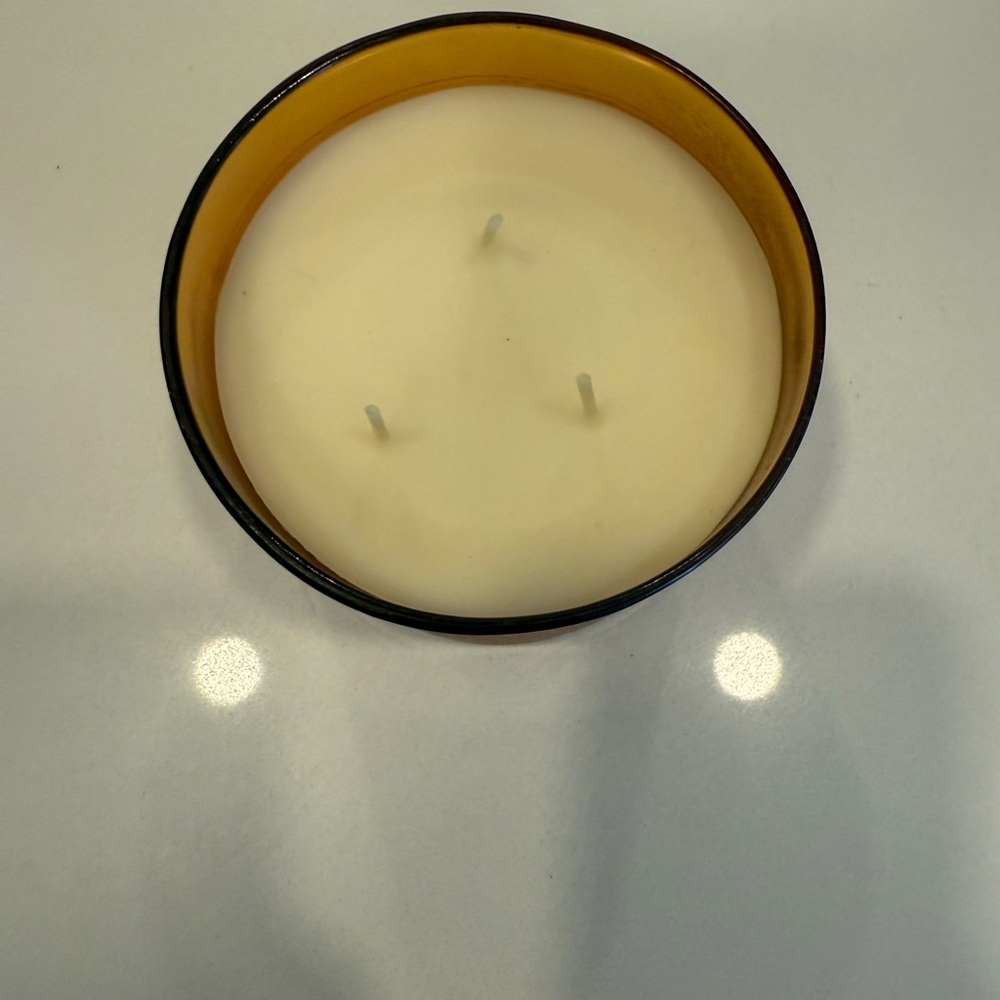 White Barn Spiced Gingerbread Candle - Picture 3 of 4